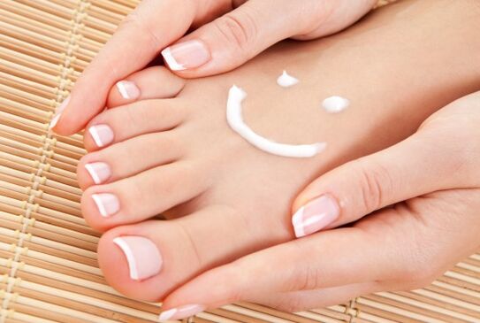 Healthy nails after applying a varnish effective against fungal infections